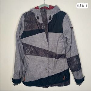 Roxy Fitted Gray and Black Snowboard Ski Jacket. 10K Excellent condition!